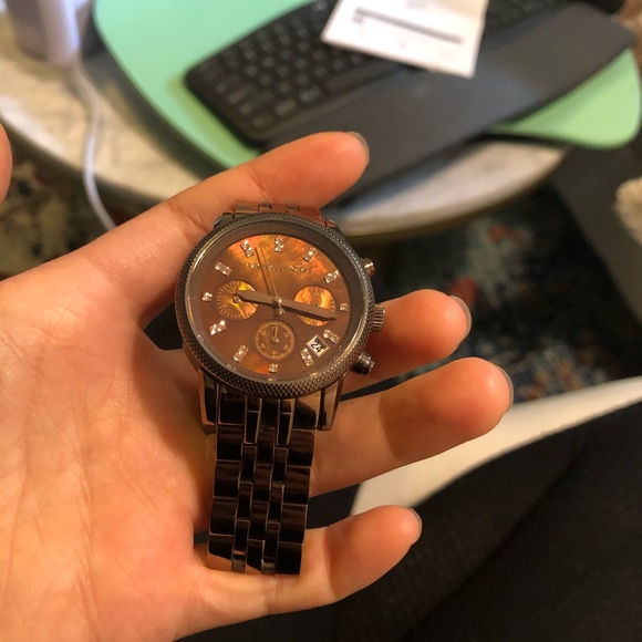 Michael Kors MK 5020 Mother of Pearl Watch - Picture 3 of 5